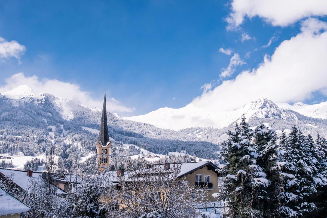 Appartements Mayr Inklusive Ganzjaehrig Gratis Zugang Zur Alpentherme Und Im Sommer Kostenlose Bergbahnnutzung باد هوفغاستين المظهر الخارجي الصورة